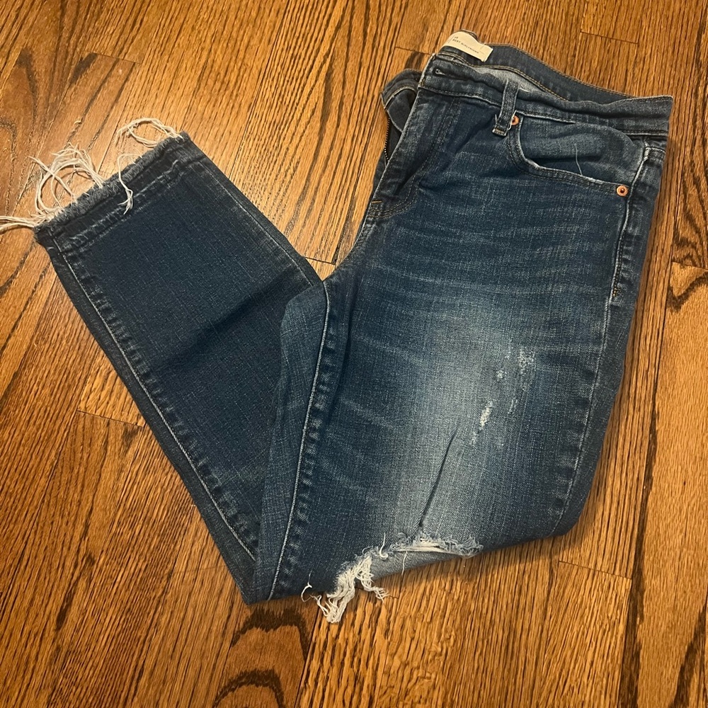 GAP Distressed Ankle Jeans in Dark Blue